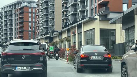 Seyrantepe'de motosiklete bağlı köpek koşarken yakalandı