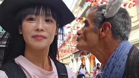 Taksim İstiklal Caddesi'nde Japon yayıncıya rahatsızlık verildi