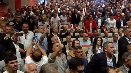 CHP'de Kılıçdaroğlu ve Özel'in Konuşmaları Ayrı Yerlerde Gerçekleşti