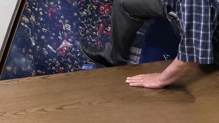CHP İzmir İl Başkanlığı'nda devir teslim sırasında arbede yaşandı