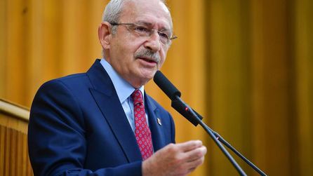 Kılıçdaroğlu canlı yayında unvan sorunu ile karşılaştı