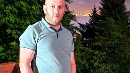 Babasını kurtarmak isteyen oğul, boğulma tehlikesi geçirdi