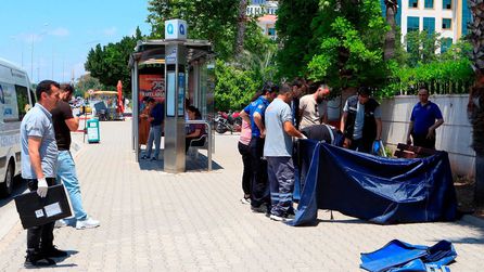Antalya Adliyesi önünde otobüs durağında bir kişi ölü bulundu