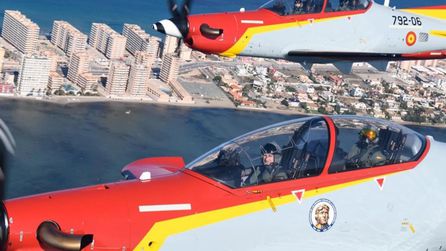 Veliaht Prenses Leonor ve Kral Felipe askeri uçuş gerçekleştirdi
