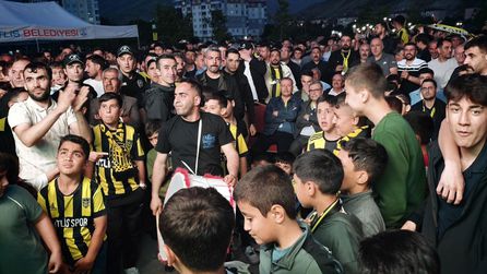 Bitlis Spor 3. Lig'e yükseldi, taraftarlar sokaklarda kutlama yaptı