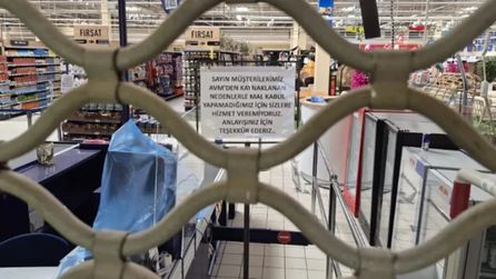 Türkiye'nin İlk Hipermarketi İçerenköy CarrefourSA Faaliyetlerini Durdurdu