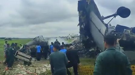 Hindistan'da askeri kargo uçağı düştü, 5 asker hayatını kaybetti