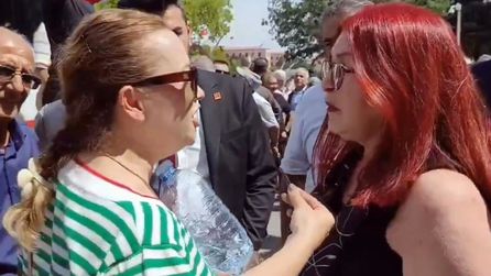 CHP'de tartışma sokakta kavgaya dönüştü
