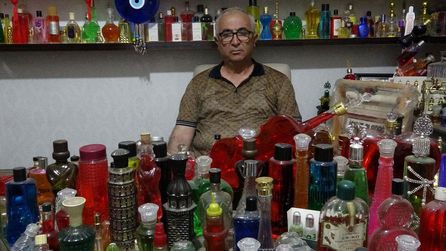 Malatya'da esnaf 35 yılda 10 bin parça kolonya koleksiyonu oluşturdu