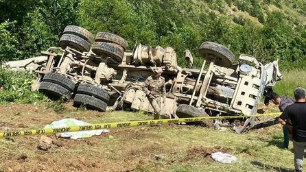 Gümüşhane'de beton mikserinin devrilmesi sonucu iki kişi hayatını kaybetti