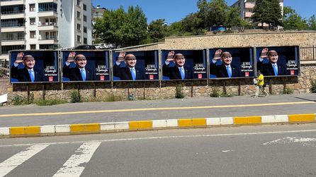 Kılıçdaroğlu'nun afişleri Tunceli'de birçok noktada sergilendi