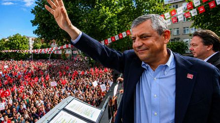 Özgür Özel'in parti stratejisi üç partili bir yapı planlıyor