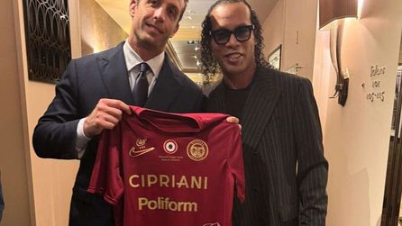 Ronaldinho profesyonel futbola dönmeye hazırlanıyor