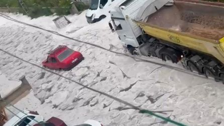 Ankara'da Yaz Ortasında Şiddetli Yağış ve Dolu Etkili Oldu