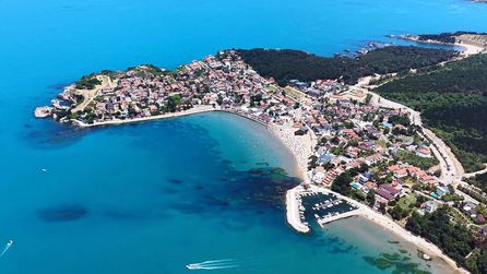 Kandıra'da deniz suyu alg çoğalması nedeniyle turkuaz renge büründü