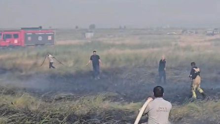 Karacabey'de yangın, sanayi tesislerine sıçramadan kontrol altına alındı