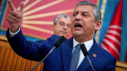 Özgür Özel'in grup başkanlığı seçimi usulsüz iddialarıyla karşı karşıya