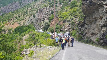 Artvin'de Çoruh Nehri'ne düşen araçta baba-oğul kayboldu