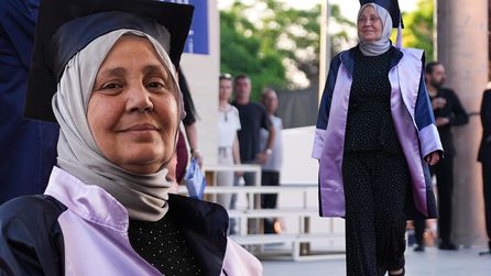 38 yıl sonra mezuniyet sevincini birincilikle yaşadı