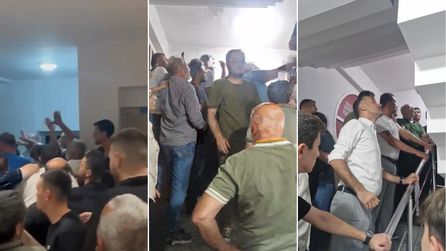 CHP İzmir'de yeni il başkanının gelişinde gerginlik yaşandı