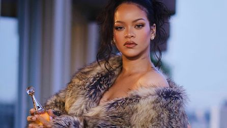 Rihanna, Ankara Esenboğa Havalimanı'nın Hesabını Takip Etmeye Başladı