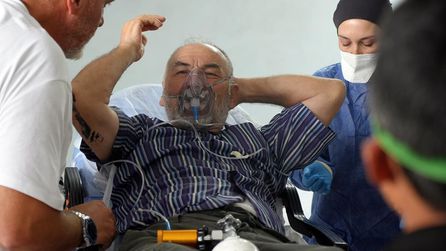 Antalya'da inşaatta iki işçi baygınlık geçirerek hastaneye kaldırıldı
