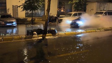 İstanbul'da gece saatlerinde sağanak yağış etkili oldu