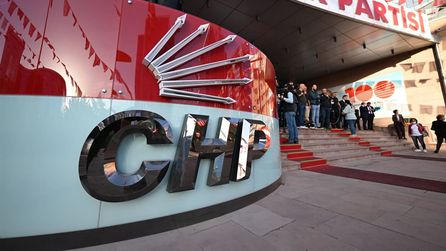 Adnan Beker CHP'den istifa etti, bağımsız milletvekili olarak devam edecek