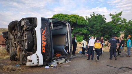 Kırıkkale'de yolcu otobüsü devrildi, 41 kişi yaralandı