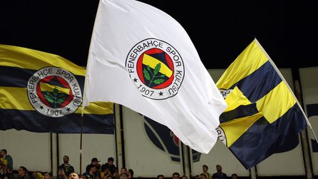 Fenerbahçe'den iç transferde üç oyuncuyla sözleşme yenileme