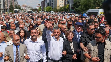Özgür Özel'den yeni parti sinyali; sabır ve güven mesajı