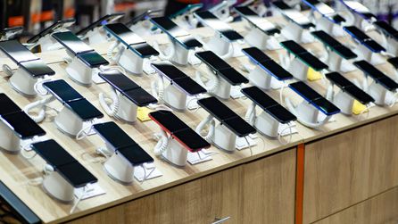 Akıllı telefon ithalatında yeni gözetim kıymeti uygulaması başladı