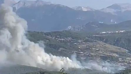 Muğla Seydikemer'de orman yangınına karadan ve havadan müdahale ediliyor
