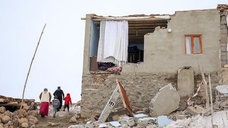 İran'da 5 dakika arayla iki deprem gerçekleşti
