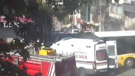 Fatih'te İETT otobüsü ambulansa çarparak 5 kişiyi yaraladı