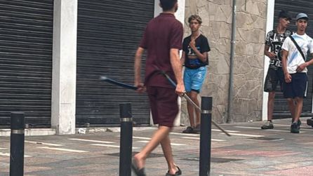 Ceuta'da kılıçlı kişi görüntülendi, düzensiz göç dalgası sürüyor