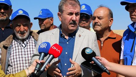 Mustafa Destici Eskişehir'de buğday hasadına katıldı