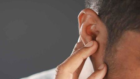 Küçükçekmece'de Kulağından Kelebek Çıkarıldı