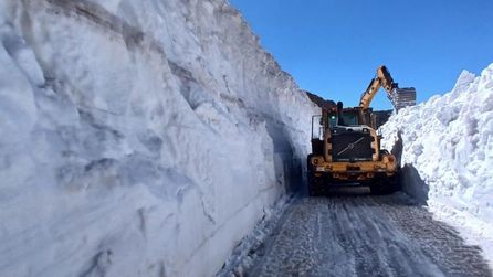 Yüksekova'da Temmuz Ayında Karla Mücadele Çalışmaları Sürüyor