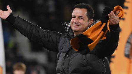 Acun Ilıcalı Hull City'nin İlk Maçında Soğukla Mücadele Etti