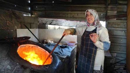 Hatay'da Sıcak Havalarda Ekmek Üretimi Devam Ediyor
