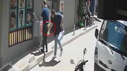 Berberine bıçakla saldıran genç gözaltına alındı