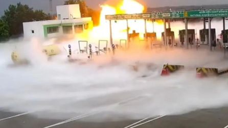 Hindistan'da tanker kazası: 5 kişi hayatını kaybetti