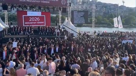 Bilgi Üniversitesi mezuniyet töreninde öğrenci protestosu yaşandı