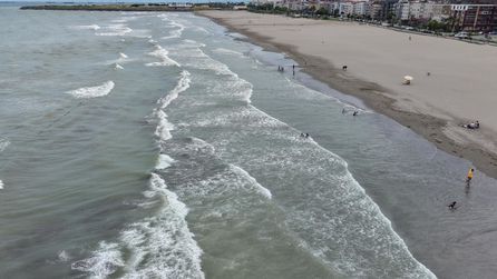 Samsun'da olumsuz hava koşulları nedeniyle denize girilmesi yasaklandı