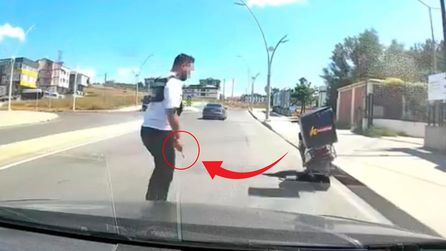 Motosiklet sürücüsü, uyarıya tornavida ile karşılık verdi