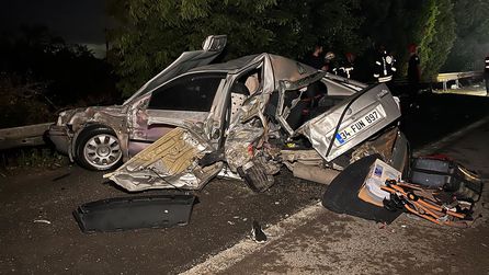 Kocaeli'de tır otomobile çarptı, 7 yaşındaki çocuk hayatını kaybetti