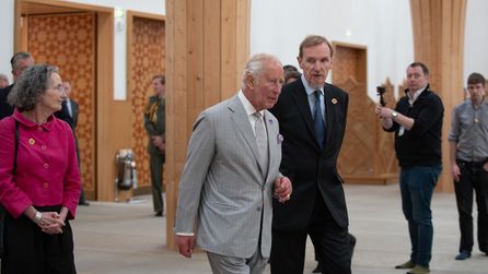 Kral Charles, Cambridge Merkez Camisi'ni ziyaret etti