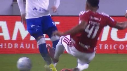 Brezilya'da futbolcunun cezası tarihi bir karara yol açtı