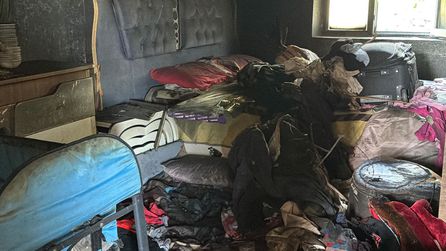 TIR sürücüsü yangını fark etti, 22 kişilik aile kurtarıldı